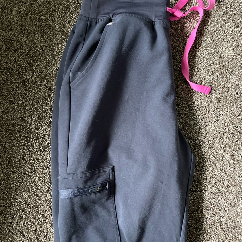Small high waisted Zamora scrub joggers- grey